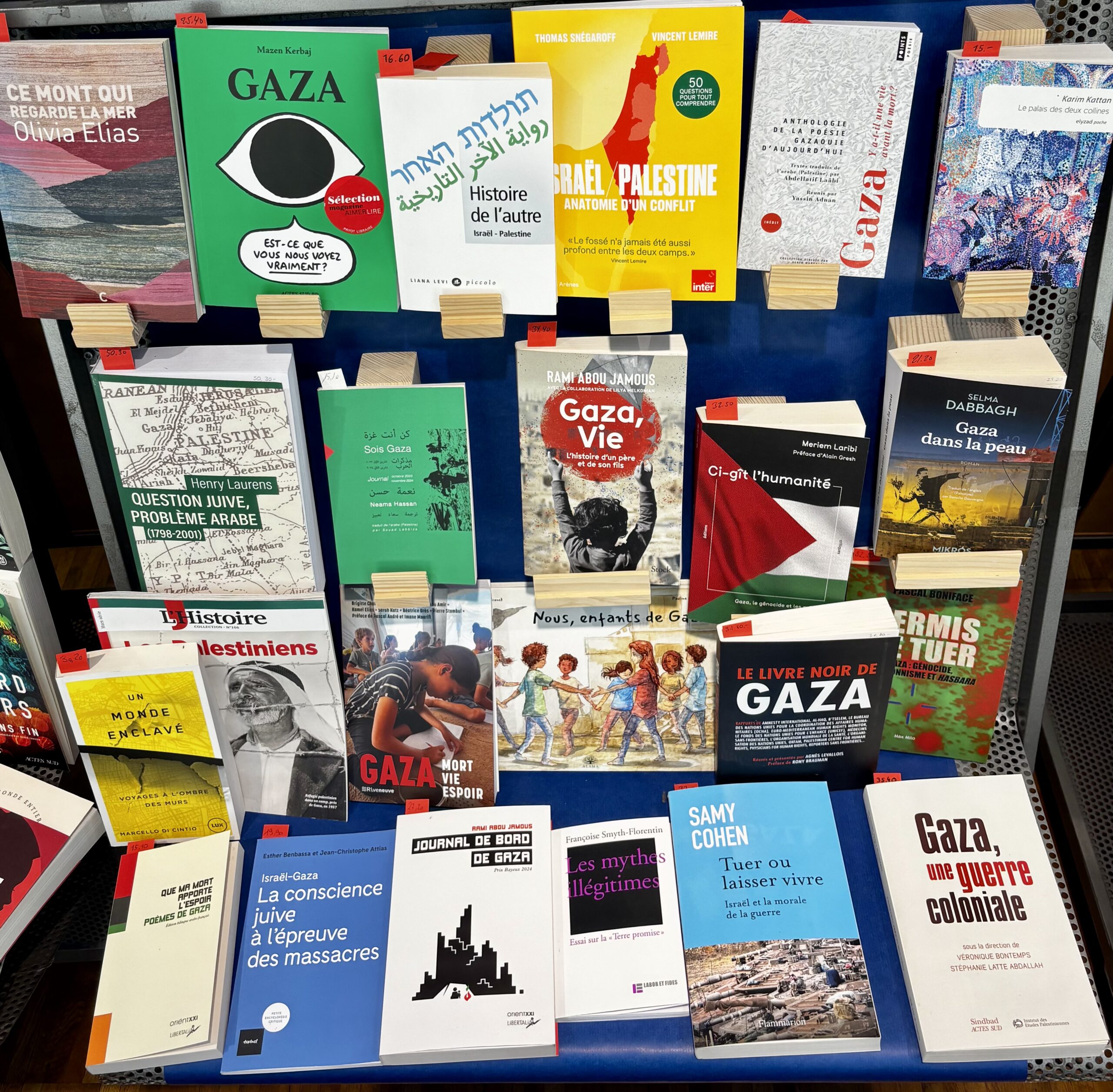 La politique toujours en vitrine